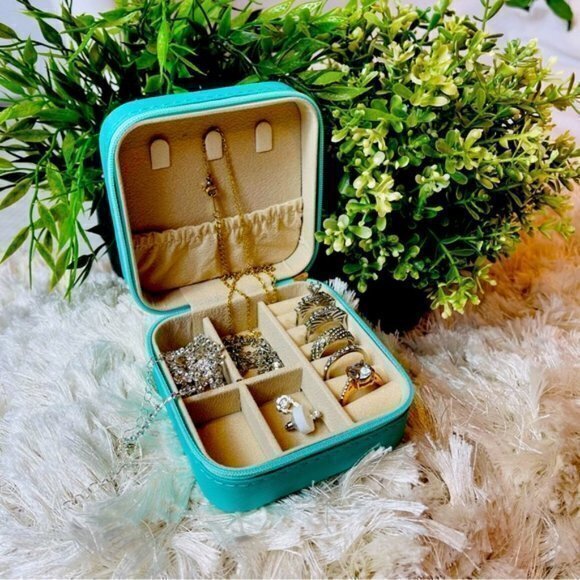 💖💖‎ Compact Travel Jewelry Box Organizer Display Portable convenient Case Blue - Picture 1 of 9